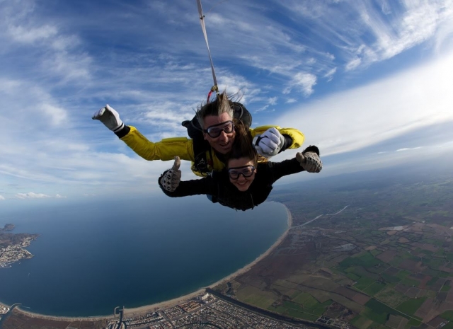  Enjoying the parachute jump 